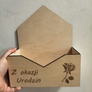 Drewniana skrzyneczka kopertowa okolicznościowa – z możliwością personalizacji